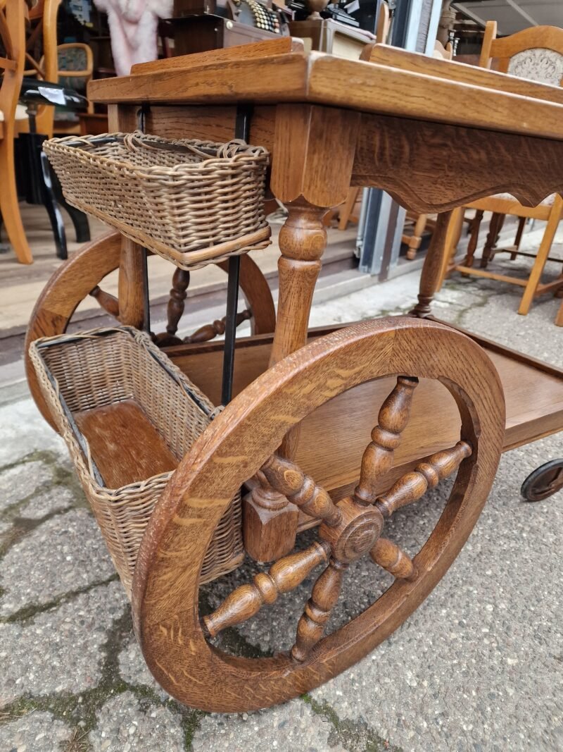 Baro vežimėlis / Staliukas su Žemėlapio stalviršiu
